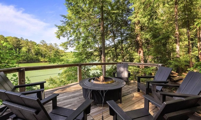Jasper House | Clear Creek Retreat Lake Views from every room