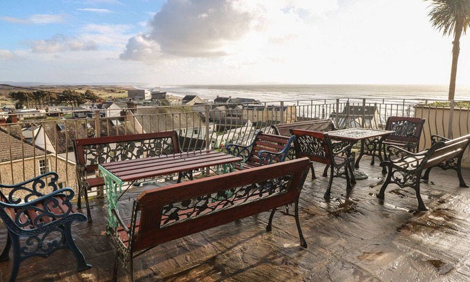 Pendine House | CLEAR VIEW, pet friendly, character holiday cottage in Pendine
