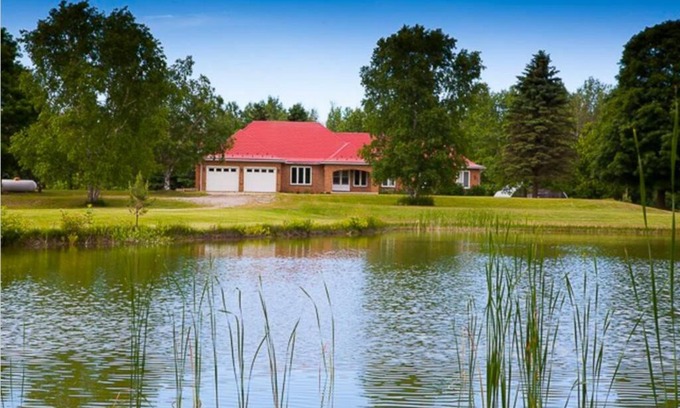Clearview Ski Chalet | Clearview Manor! Wasaga Beach, Blue Mountain