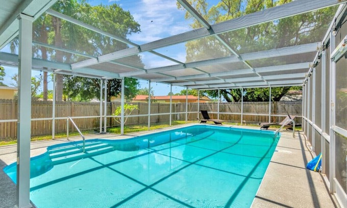 Clearwater House | Clearwater Beach/Dunedin. Pool. Netflix. Cable TV.