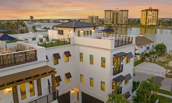 Bay Esplanade House | Clearwater Luxury-Resort Pool/Spa/Slide-Rooftop Bay/Gulf Views-Minutes to Beach