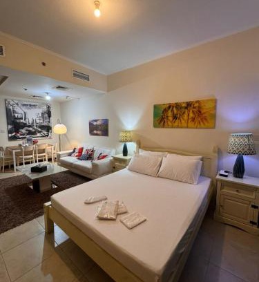 Jumeirah Lake Towers Apartment | Click Stay - JLT - Entire Studio & Balcony Lakes view Apartment -AM