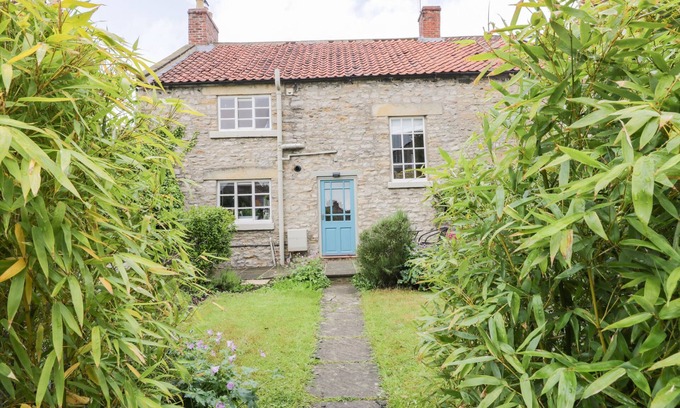 Helmsley Cottage | CLIFF HOUSE, family friendly, character holiday cottage in Helmsley