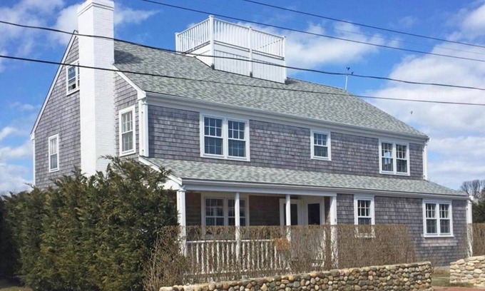 Nantucket Town House | Cliff Road Area - 6 Bdrm 4.5 Bath - Heated Pool, Outdoor Kitchen, Firepit