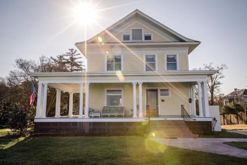 Natchez House | Clifton House - Big River South - Mississippi River Views, Queen Suite