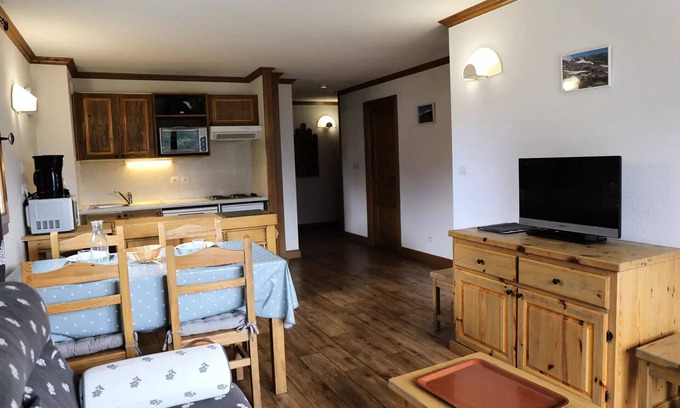 Aussois Apartment | CLOS09 Spacious apartment for 6 people with beautiful mountain view