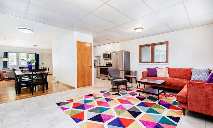 Franz Park House | Close 2 Forest Park | Fenced Yard for Pets | Food, shops