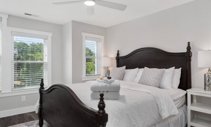 Kill Devil Hills House | Close To Attractions & Beaches! Dog Friendly! T1