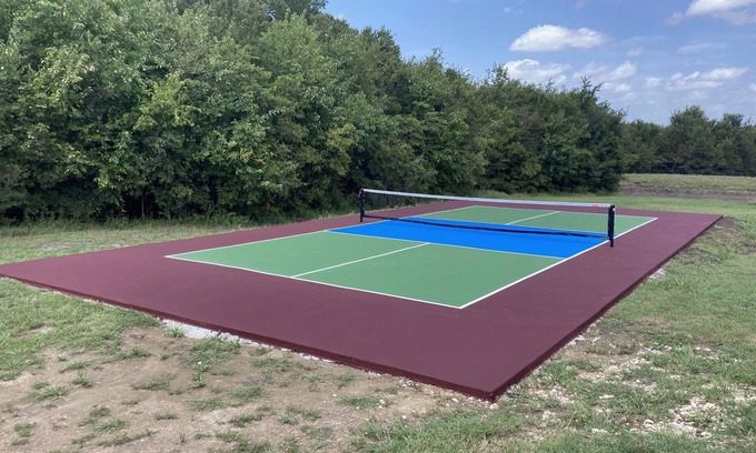 Lorena House | Close to Baylor & Silos: 3 BR Home Pickleball Court, Ping Pong Table & Barn