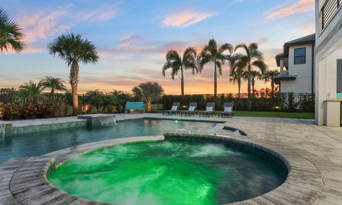 Bay Lake Villa | CLOSE TO DISNEY/FREE SHUTTLE/PRIVATE POOL AND SPA
