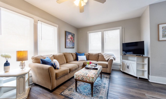 Tyler House | Close to downtown and walking distance to Hospitals