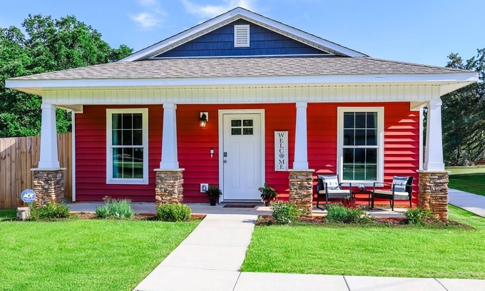 South Pensacola House | Close to Downtown, Beaches, and NAS!