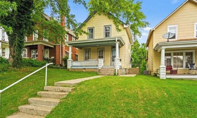 Atchison House | Close to MGP, 3br 1.5 bath King, Queen, 2 twins