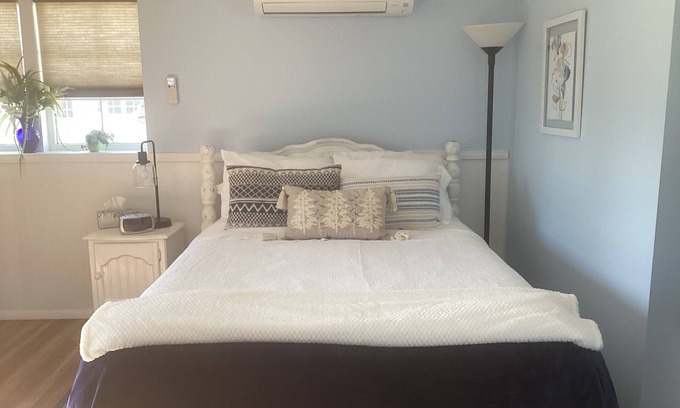 Oxford Cottage | Close to Oxford and Miami U. Pet friendly-limit 2. Country setting.
