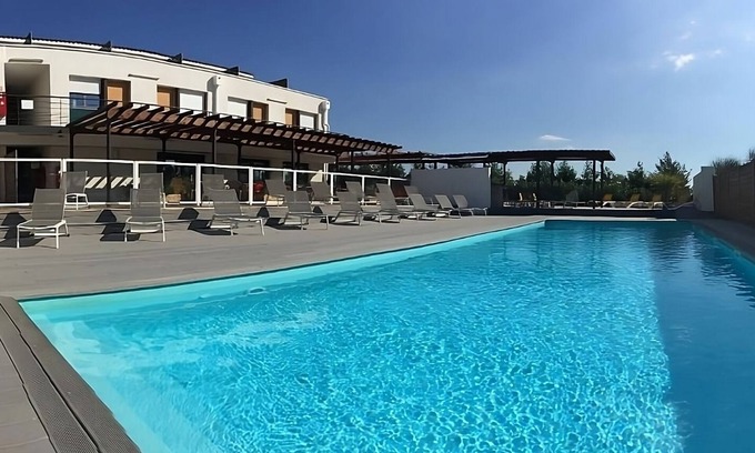 Eguilles Hotel | Close to Parc du Jas de Bouffan! Pets Allowed, Parking & Pool!