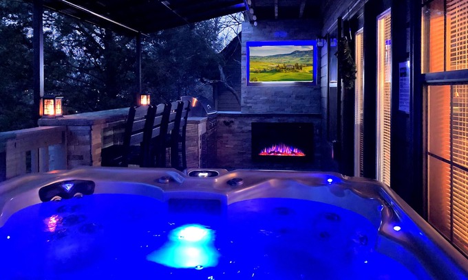 Pigeon Forge Ski Chalet | Close to Pigeon Forge- walking distance to outdoor pool-Outdoor kitchen and tv area and much more