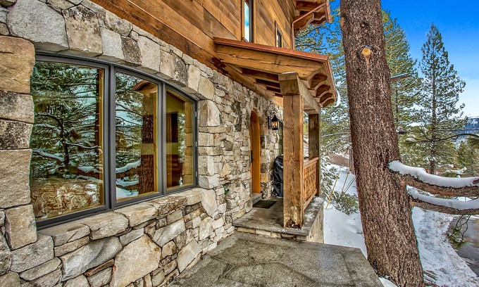 Olympic Valley Ski Chalet | Close to the Lifts and Village with Free Valley Wide Shuttle Service