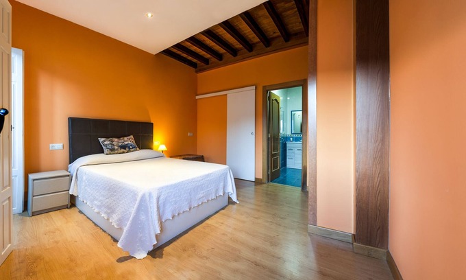 Cangas Apartment | Close to the marina and the beach.