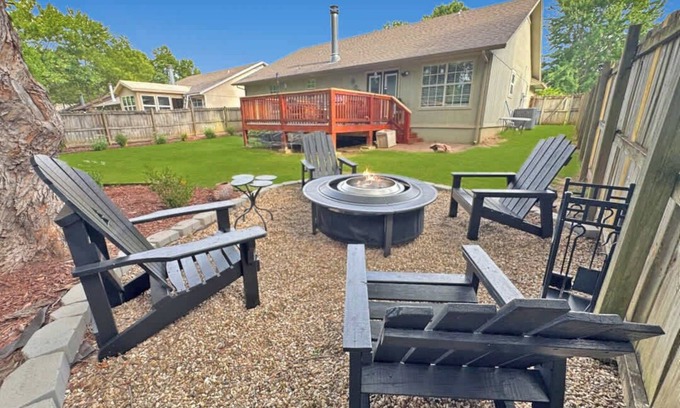 Fayetteville House | Close to University, Smokeless Fire Pit