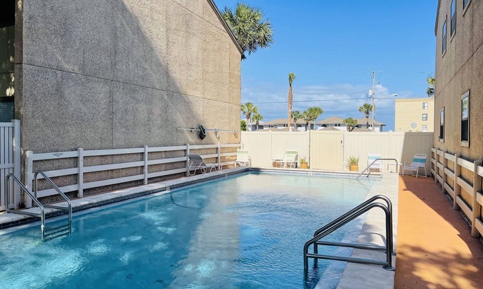 Fernandina Beach House | Close Walk to Beach~ Great End Unit Townhome! - Monthly Rental Available