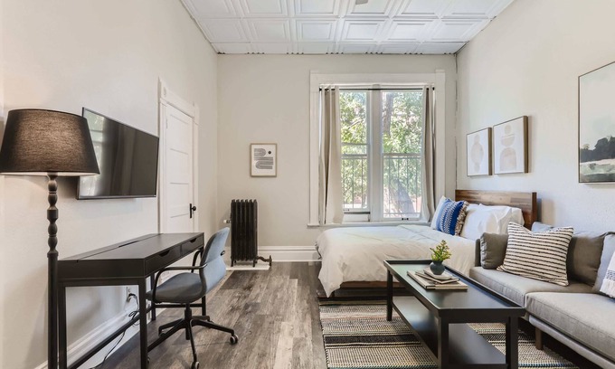 City Park Apartment | Cloud by Modern Midstay/1 Block to City Park #C3