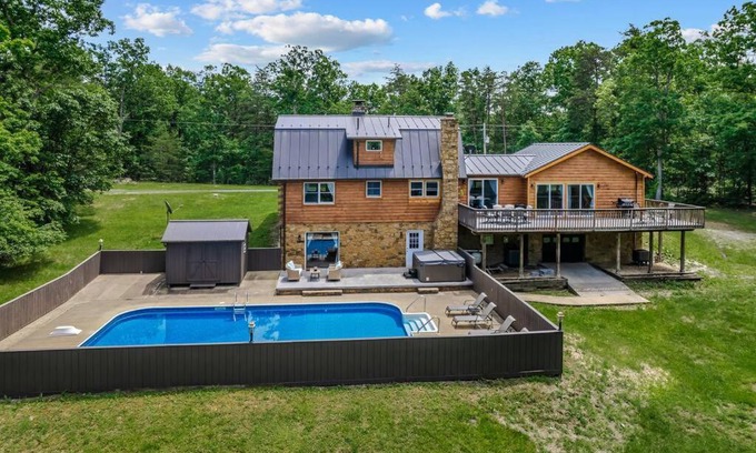 Star Tannery House | Cloud Nine: Have it All, Pool with Hot Tub and Secluded Lake!
