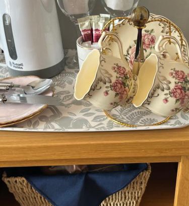 Westleigh Bed & Breakfast | Clovelly Suite Four Poster Bed & Breakfast
