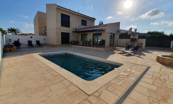 Les Tres Cales Ski Chalet | CLOVER HOUSE. Nice villa with private pool