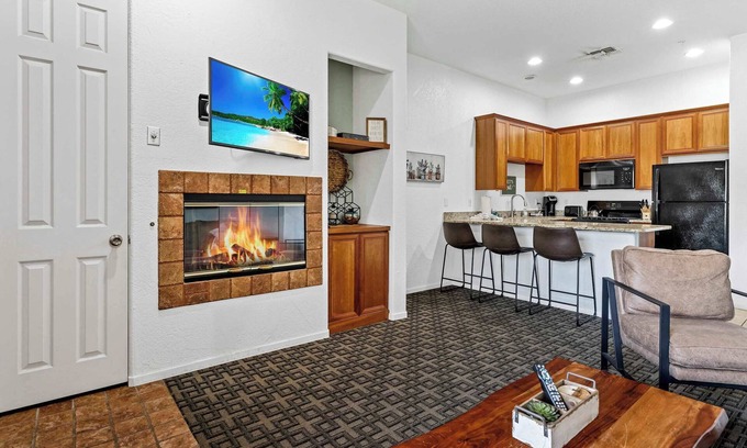 Village Condo | CLR103 Charming 1BR Oasis Steps from Old Town LQ