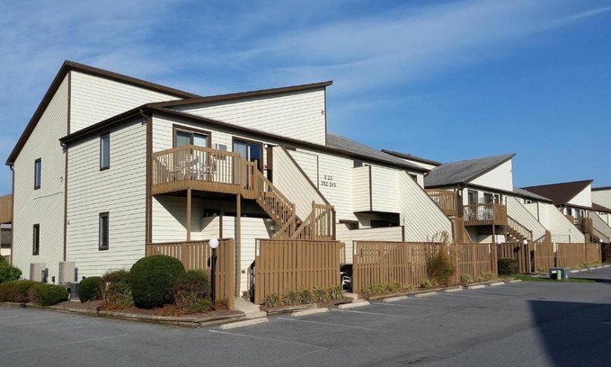 North Ocean City Apartment | Club Ocean Villas II 19 condo