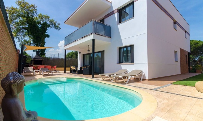 Lloret de Mar Villa | Club Villamar - Villa for 8 persons with private pool, a large terrace and beautiful view!