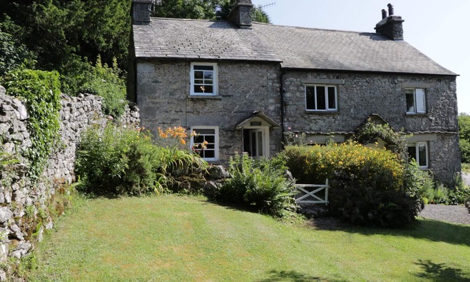 Meathop Cottage | COACHMANS COTTAGE, romantic, character holiday cottage in Witherslack
