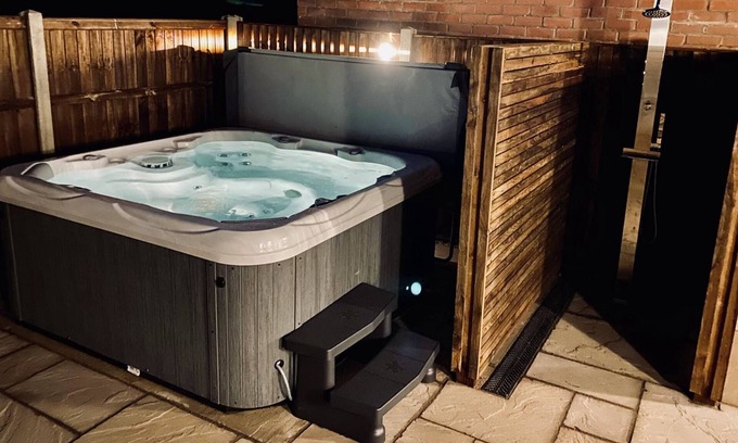 Cromer House | Coast House Cromer - Sleeps 15, hot tub, sea views
