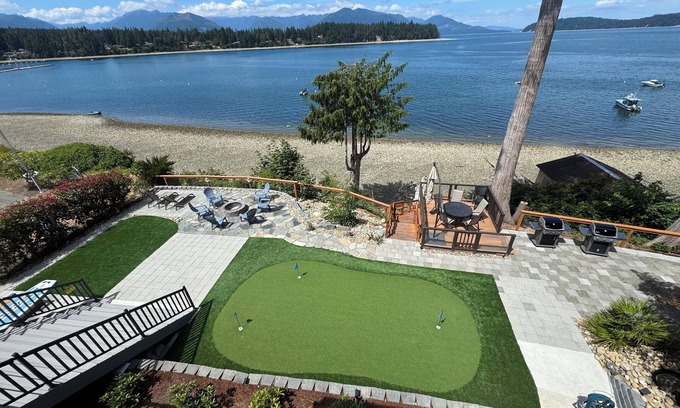 Seabeck House | Coasta Villa on Hood Canal-Beachfront/Mini-Golf