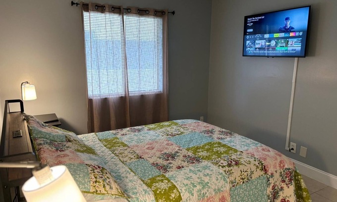 Riviera Beach Apartment | Coastal Breeze -2-bedroom apartment , in fabulous West Palm Beach