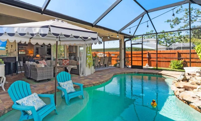 Flora Villa House | Coastal Calm - 3BD/2BA Near Downtown and Beaches