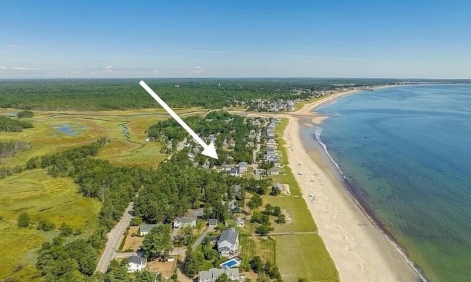 Southern Coast Cottage | Coastal Charm 2 Bedroom Beach Cottage~Steps 7 Miles of Sandy Beach Kinney Shores