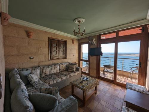 Al-Muntazah Apartment | Coastal Comforts Free Wi-Fi