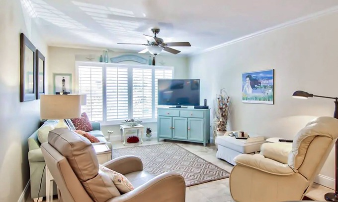 Largo Condo | Coastal condo with park, pool, tennis court, and grill access - W/D & central AC