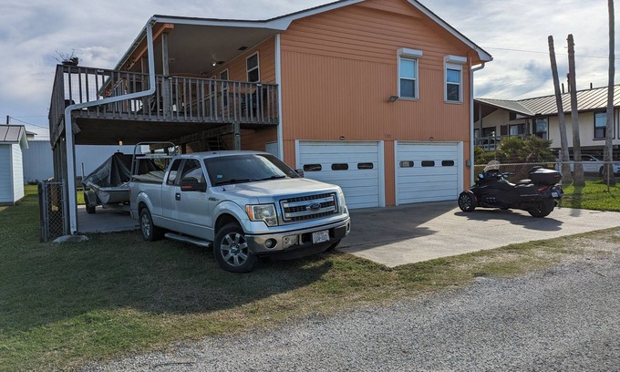 Port O Connor House | COASTAL CORAL -A few steps to the Beach, Pier, Park & close to all Boat Ramps.