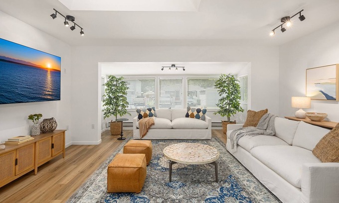 Birch Bay House | Coastal Cottage, 4 Large Decks, Close to Beach, Short or Long Stays!