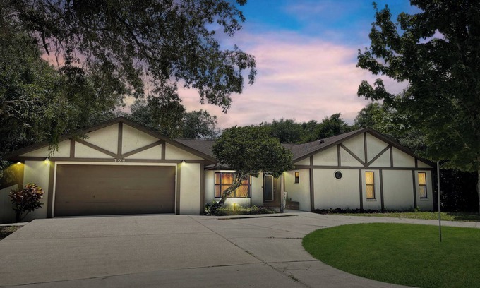 Seminole Woods House | Coastal Cottage Near the Ocean