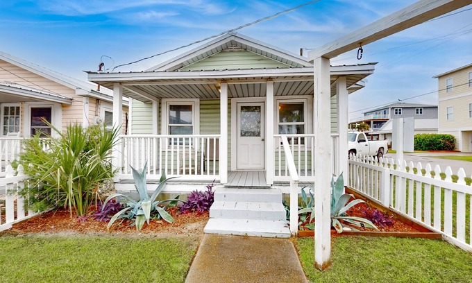 Kure Beach Cottage | Coastal cottage with short walk to the beach and fishing pier