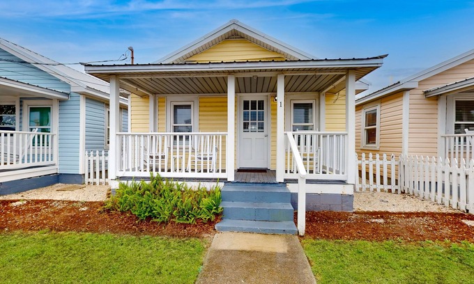Kure Beach Cottage | Coastal cottage with short walk to the beach and fishing pier