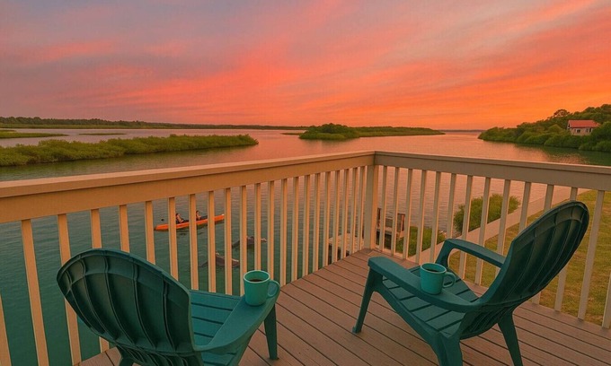 Pine Island House | Coastal Cozy Cabana | Steps to Beach Kayaks Big Yard Peaceful Escape