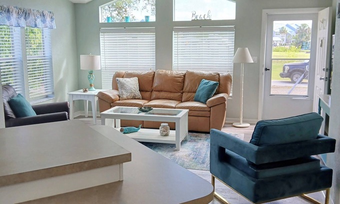 El Jobean House | Coastal, cozy home on canal in Port Charlotte!