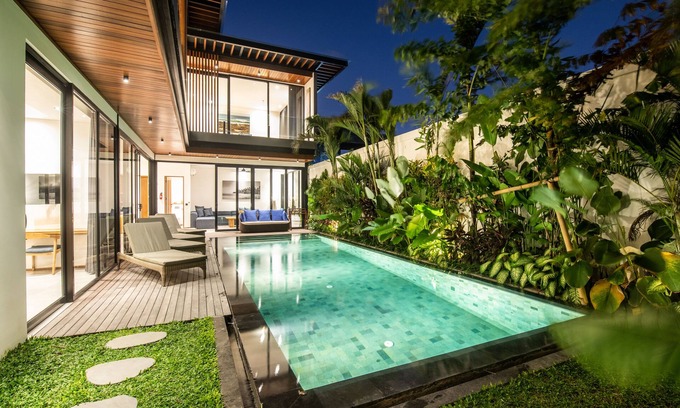 Munggu Villa | Coastal Haven: 5BR New Villa, 200m Canggu Beach