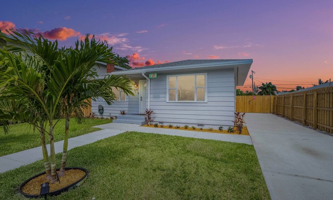 Lantana Cottage | Coastal Key West Style Cottage 4 Minutes From Beach!