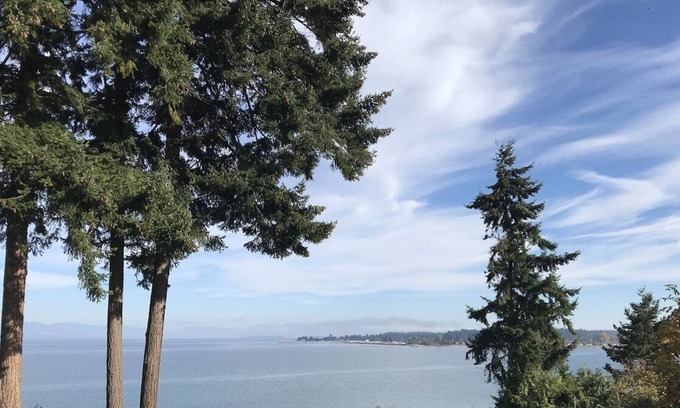 Regional District of Nanaimo House | Coastal Oceanfront, Private beach access Home on beautiful Parksville Beach