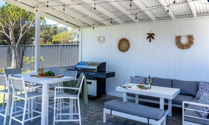 Culburra Beach House | Coastal Palms – your sun-soaked coastal getaway